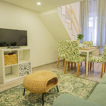 Cosy Flat In Akacfa Str., Aya Daire Budapeşte Dış mekan fotoğraf
