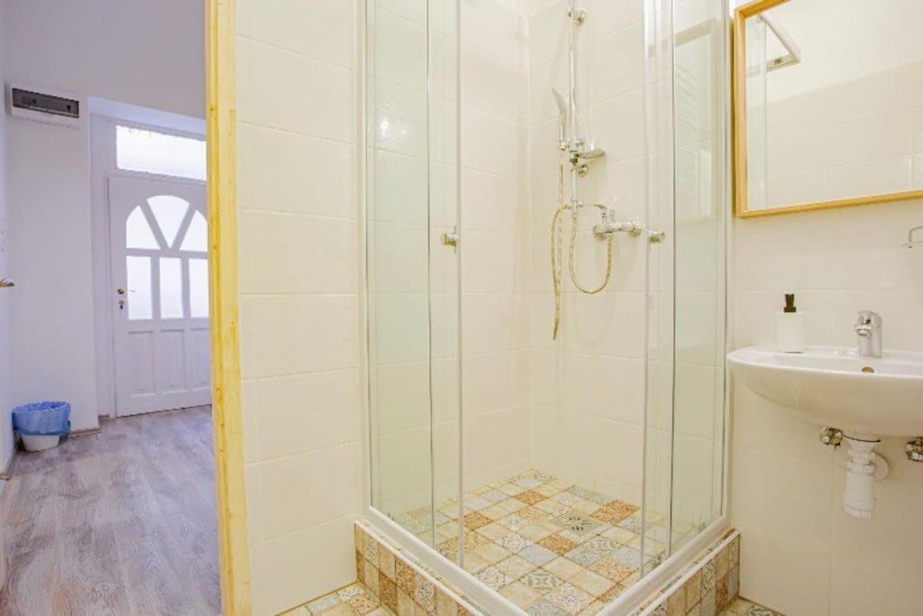 Cosy Flat In Akacfa Str., Aya Daire Budapeşte Dış mekan fotoğraf