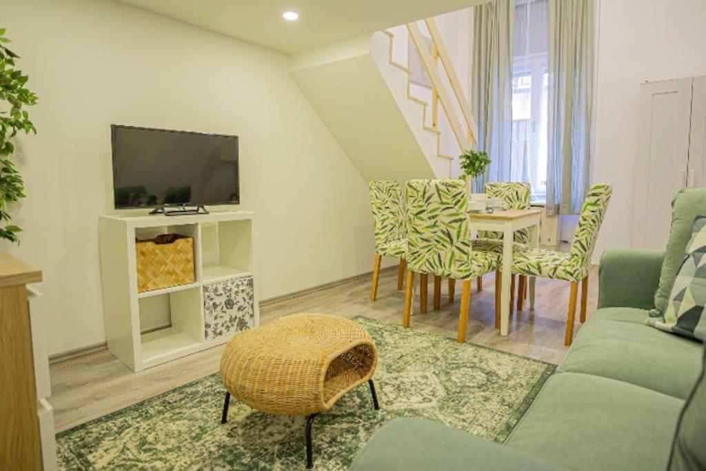 Cosy Flat In Akacfa Str., Aya Daire Budapeşte Dış mekan fotoğraf